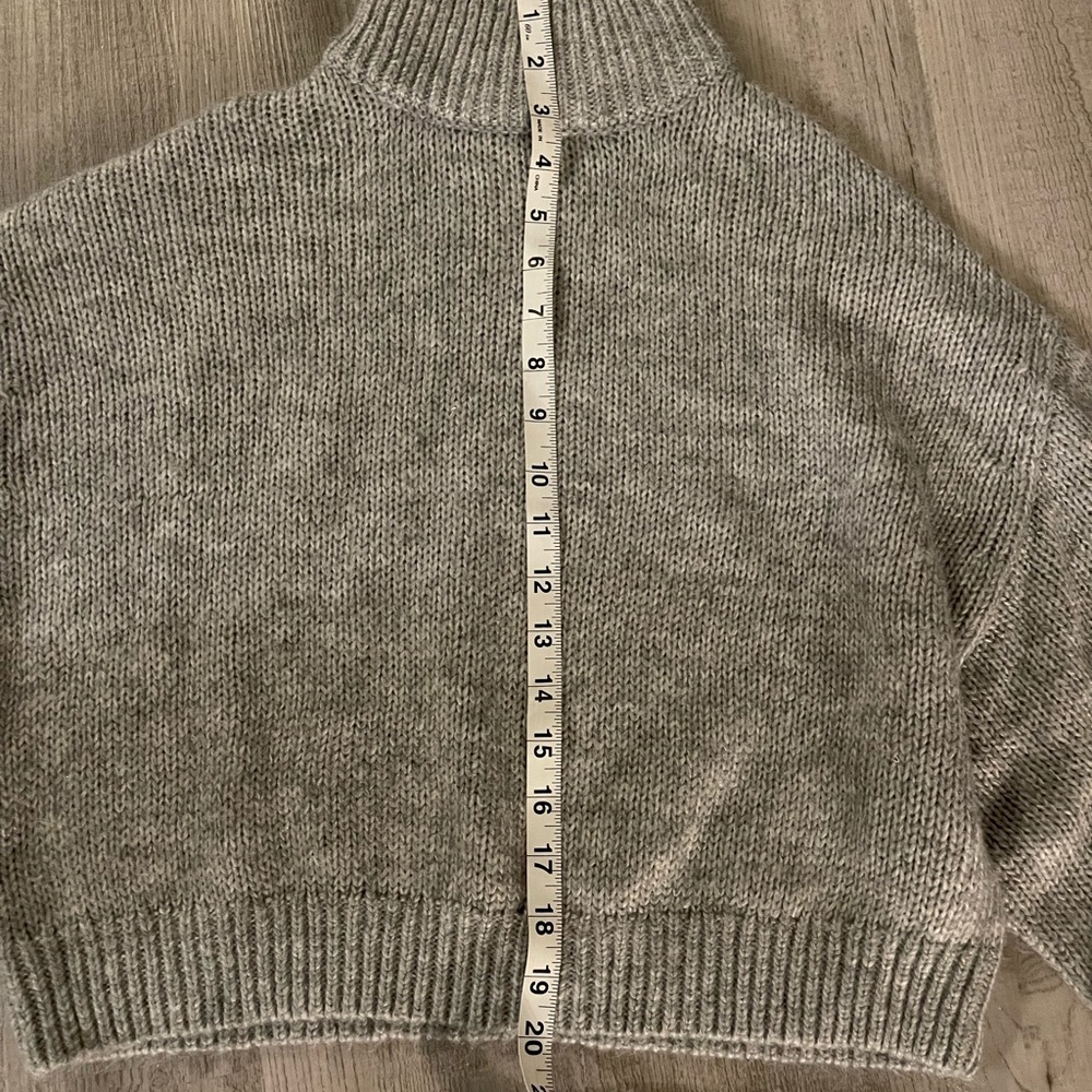 Cropped gray sweater - Picture 4 of 4